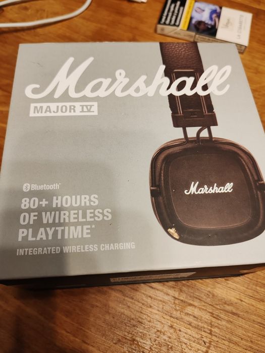 Marshall Major IV sunt căști Bluetooth cu autonomie de peste 80 ore și