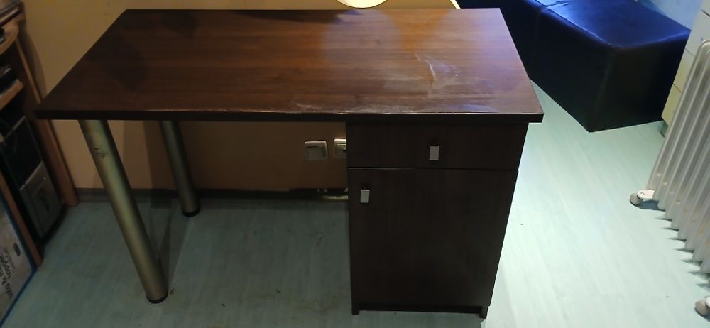 Използвано бюро по поръчка