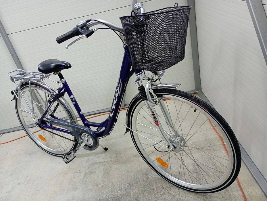 Vând bicicletă damă CYCO,cu 7 vit Nexus,frână picior,albastru !