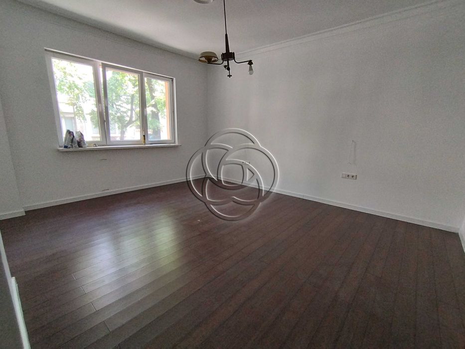 Дава се под наем Офис в София, Център - 132 кв.м за 1000 € - Снимка #4