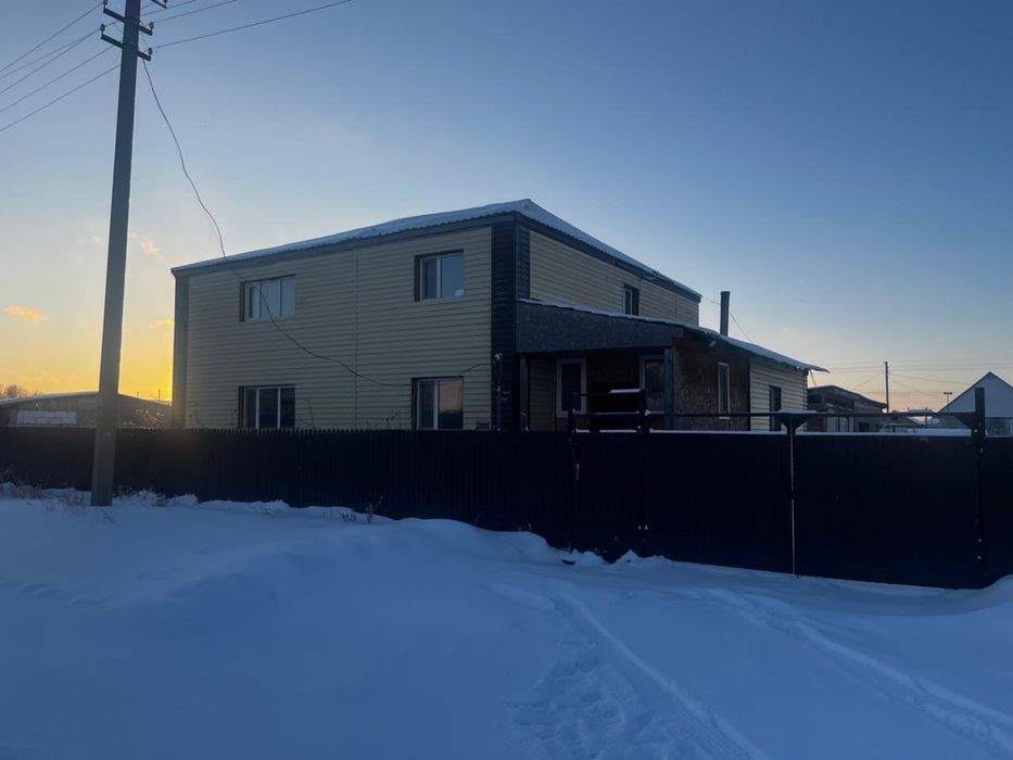 Продажа двух этажного дома. Уютный, светлый дом. Сделан евро ремонт.