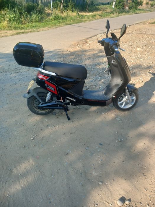 Scuter electric r8