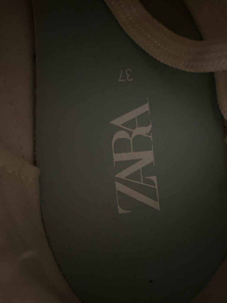 Zara - страхотни маратонки
