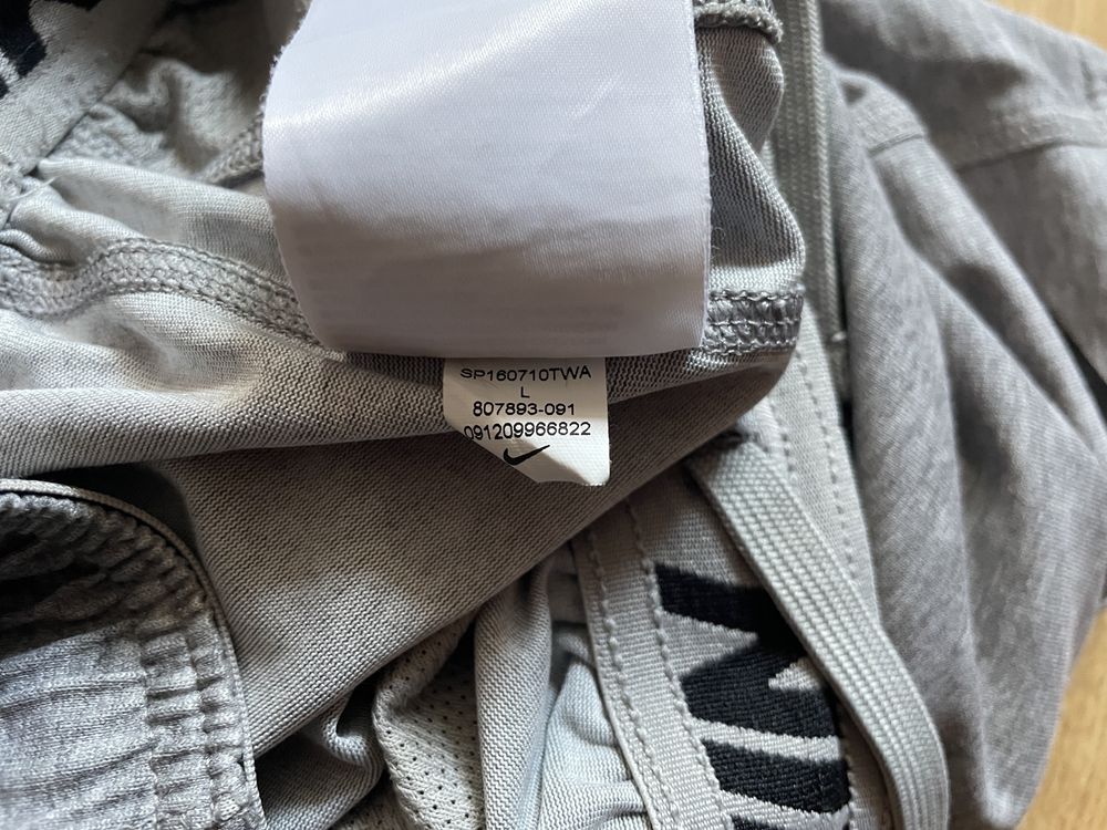 Nike Dri Fit Grey Shorts L