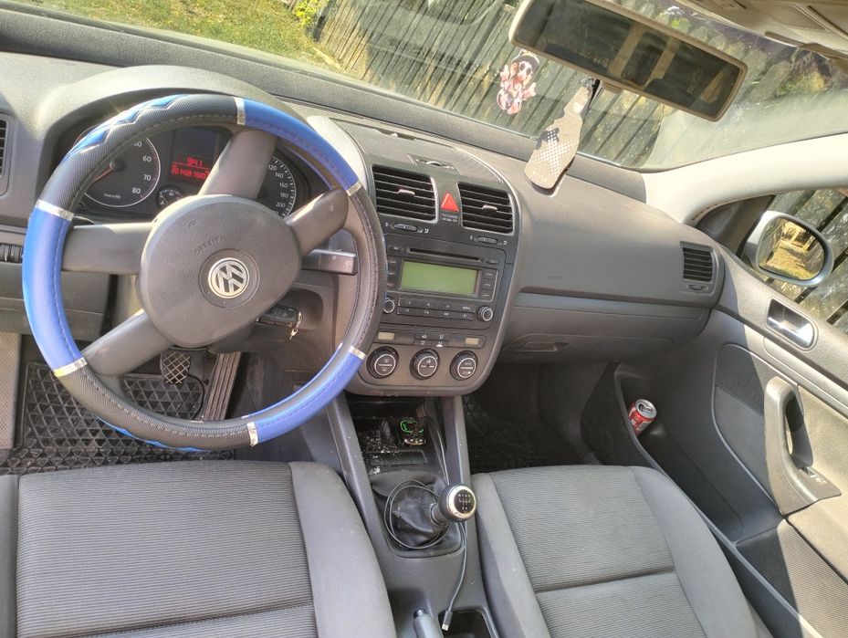 Vând Golf 5 motor 1.4 an 2004