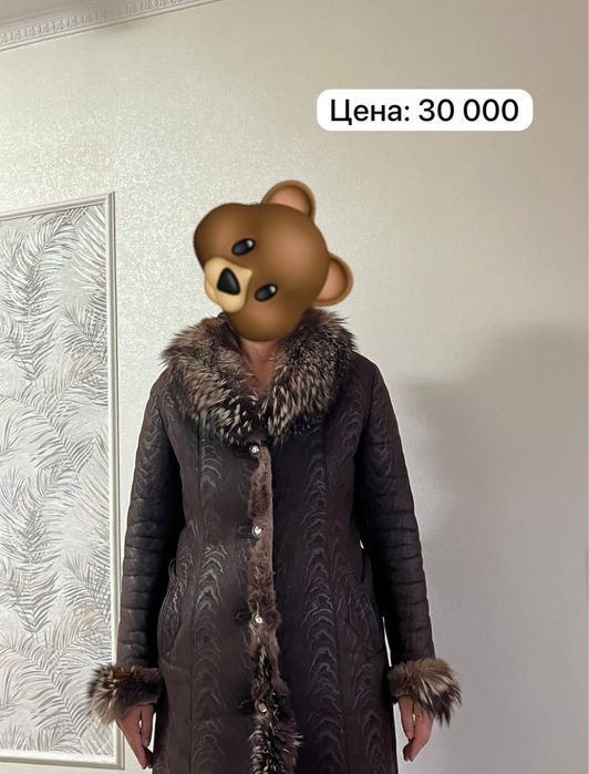 Тёмно-коричневая женская дублёнка с меховым воротником и манжетами