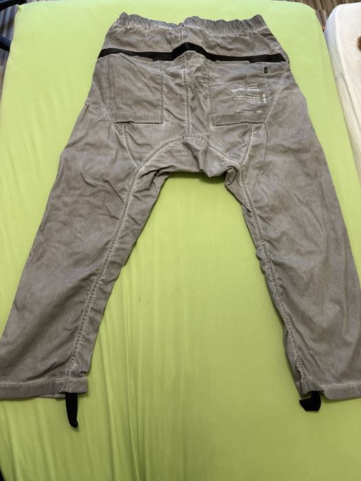 Панталон на Pause Jeans.