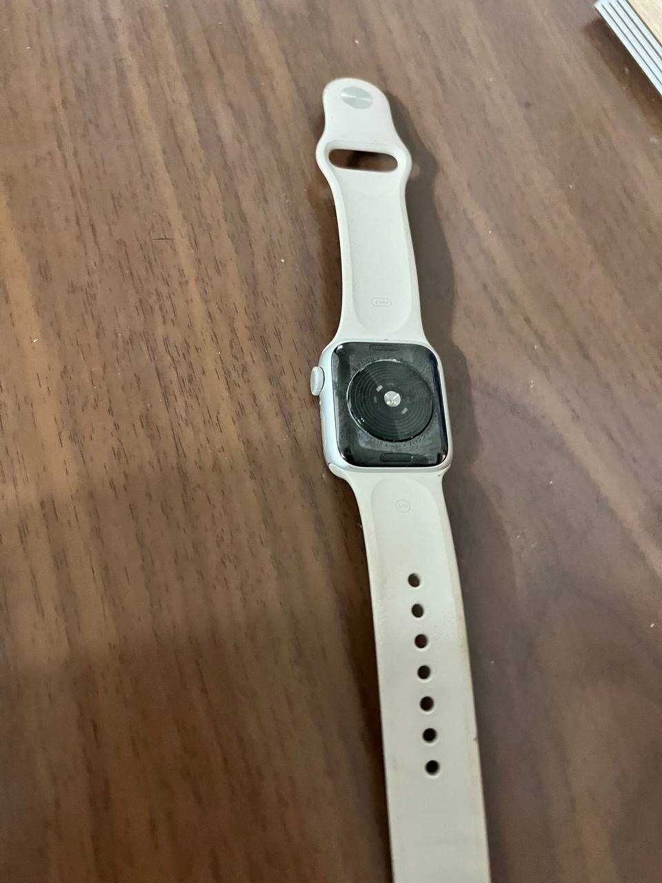 Продаю Apple Watch (SE Nike)