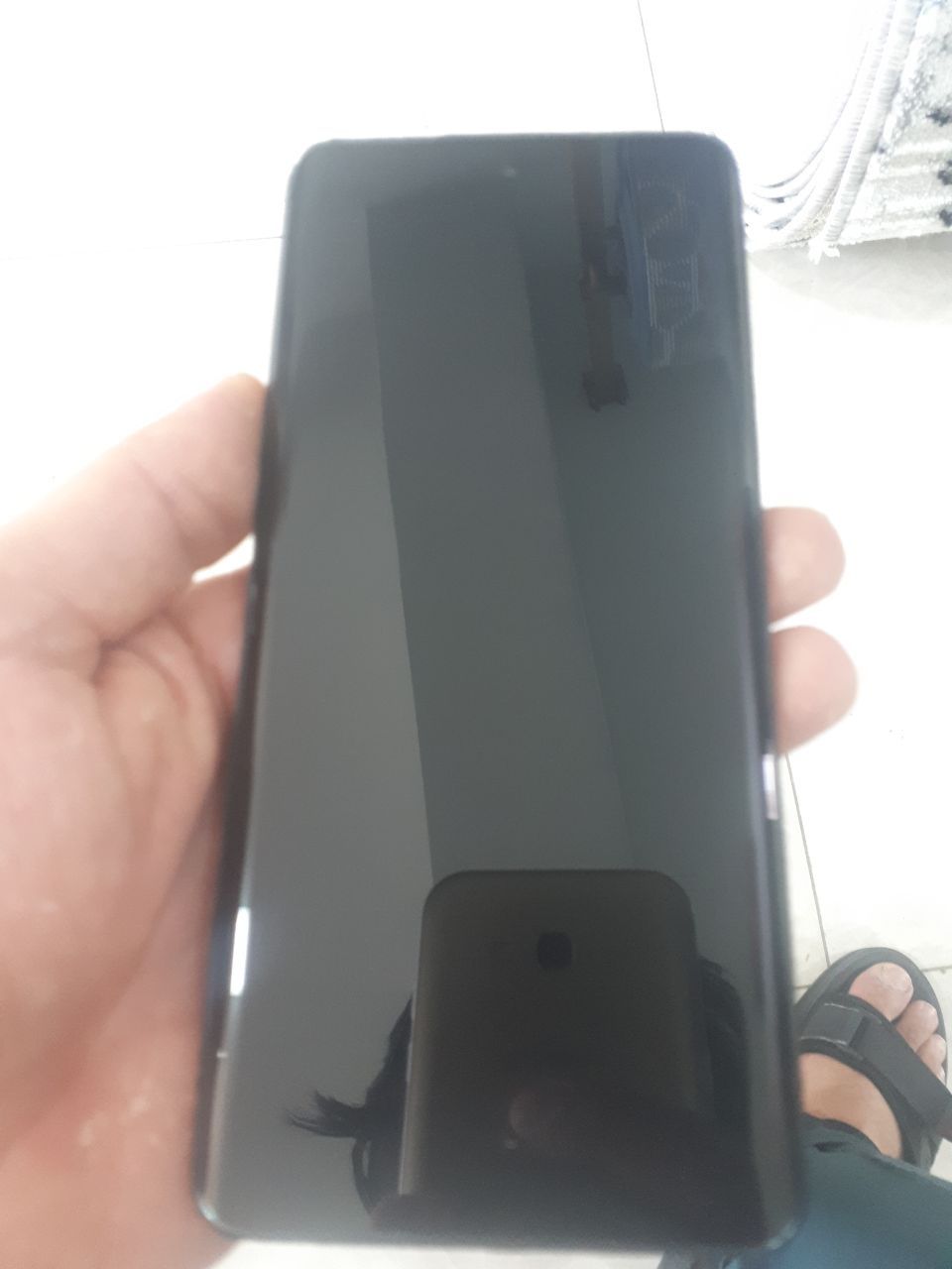 Arzon telefon sotiladi
