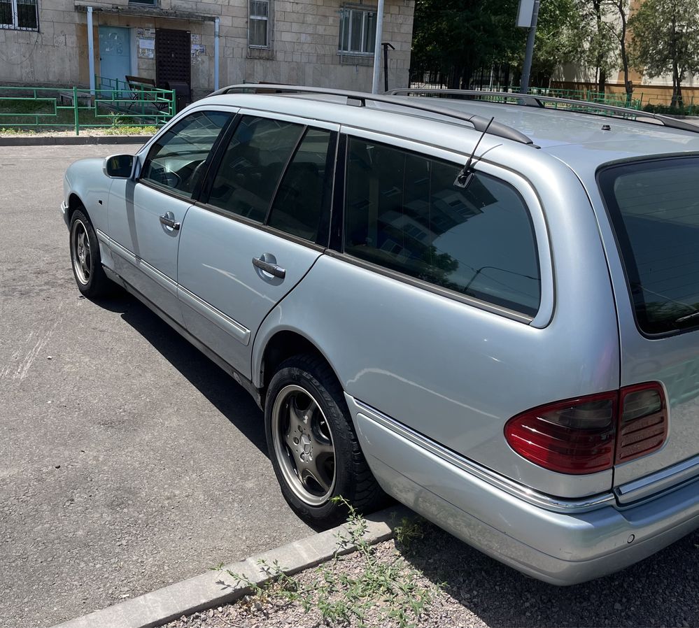 Продам Mercedes E210