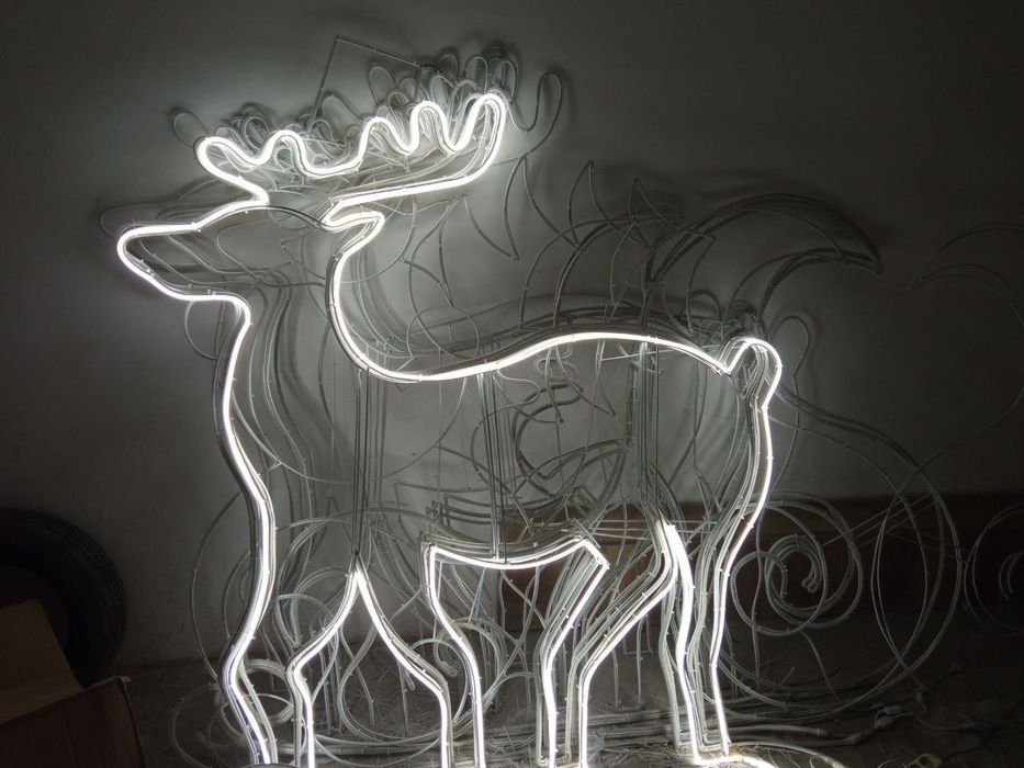 Новогоднее освещение, подсветка зданий магазинов домов офисов