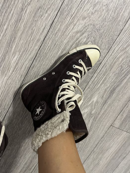 Converse All Stars din piele intoarsa