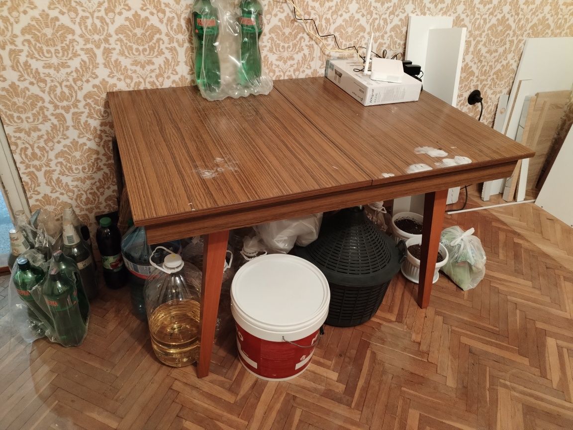 Трапезна маса от соца разтегателена запазена