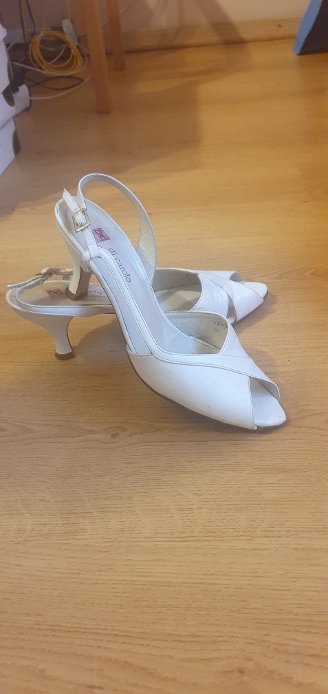 Sandale elegante albe