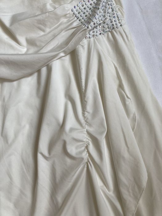 Rochie alba cu accesoriu in talie