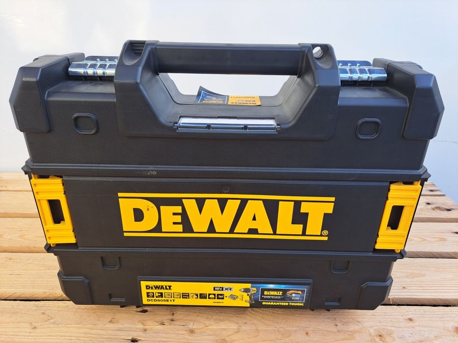 Filetantă mașină de găurit si însurubat profesională Dewalt DCD805