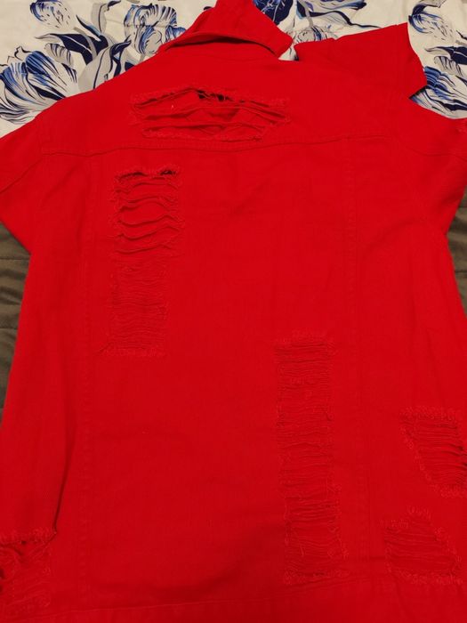 Vând geaca noua de blugi