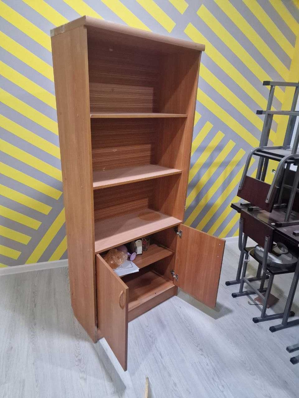O'quv markaz uchun parta stullar