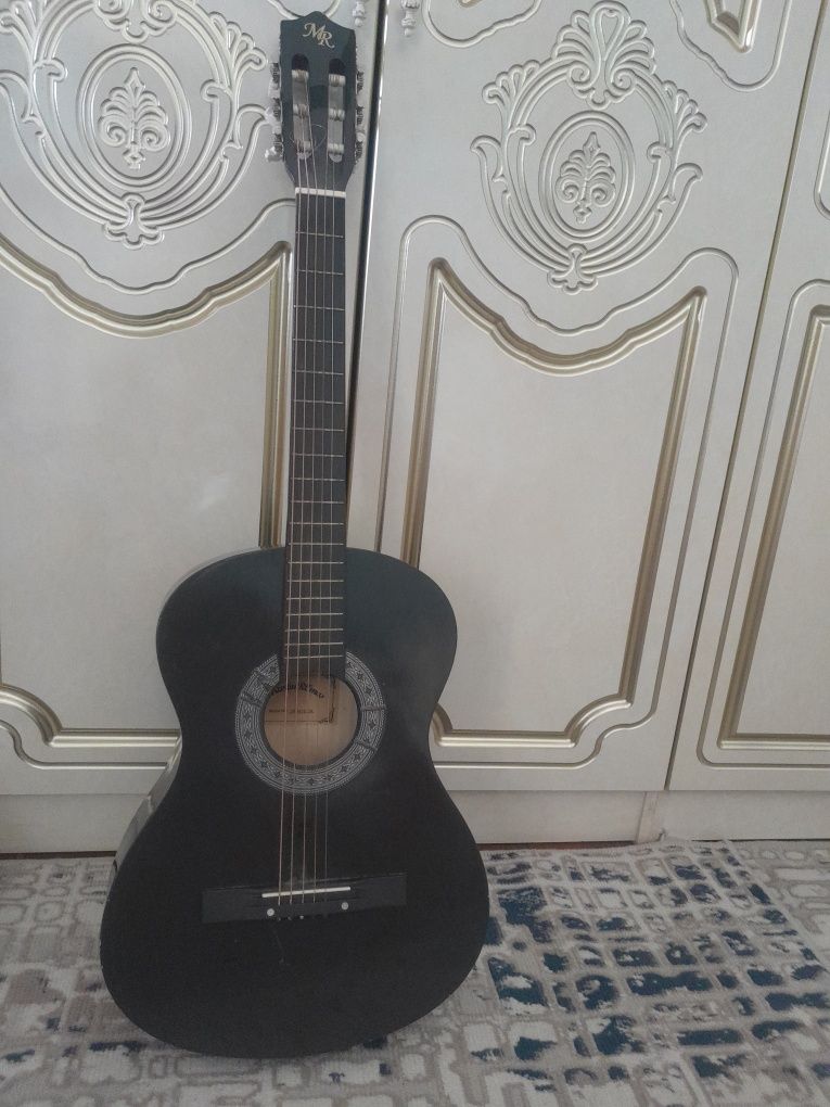 Gitara klassic yangi