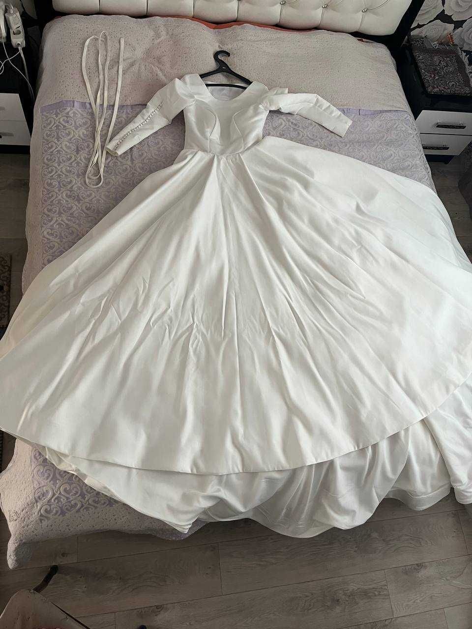 Свадебный платье и обувь