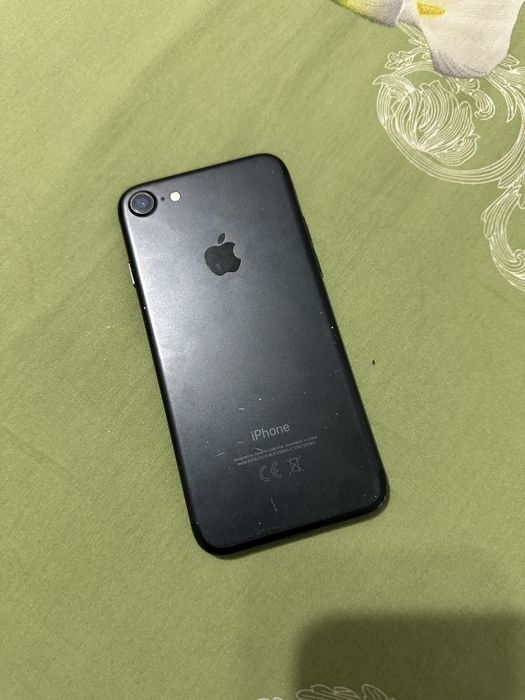 Срочно продаю айфон 7