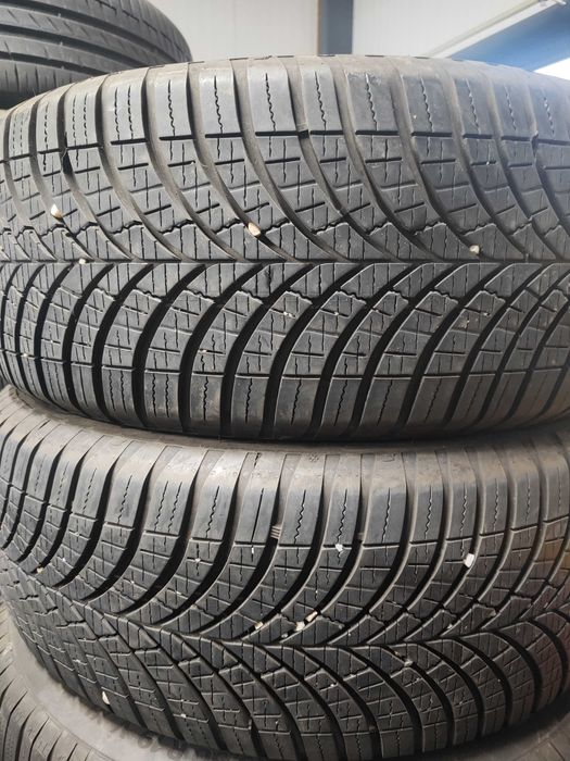 2бр.зимни гуми 225/55/18 Goodyear