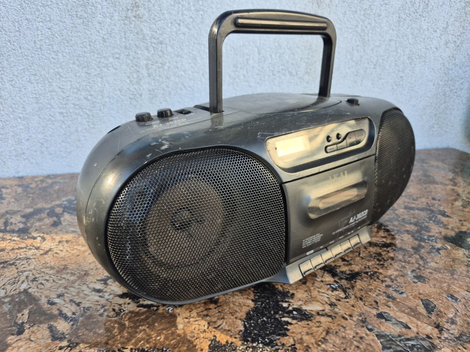 Radio Casetofon marca Akai model AJ-302CD