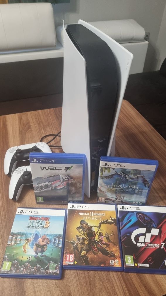 Конзола Playstation 5 Disc Edition 825GB 16GB RAM GDDR6 + игри