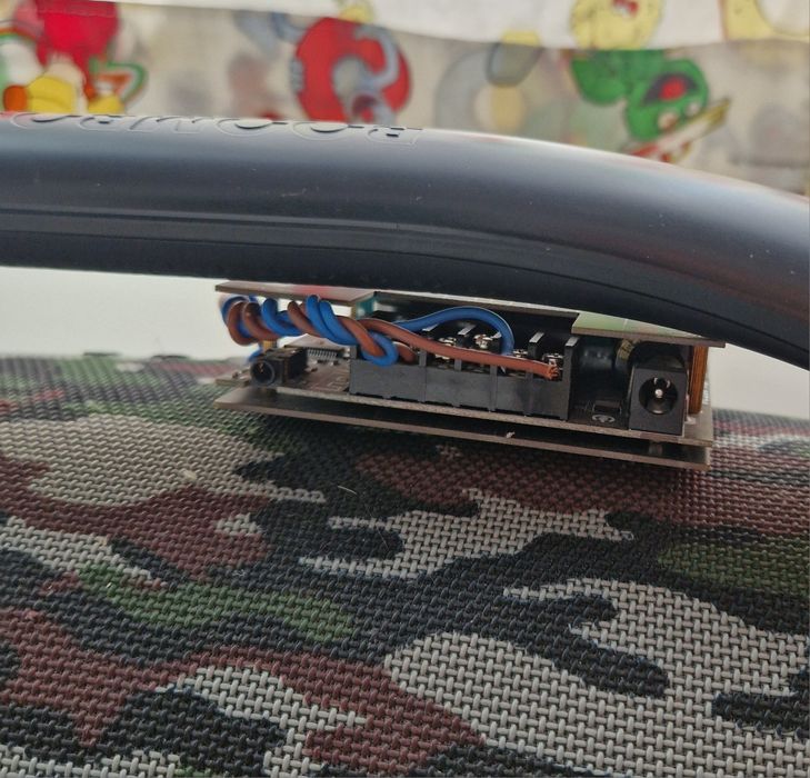 Jbl boombox înlocuită placa de baza cu amplificator