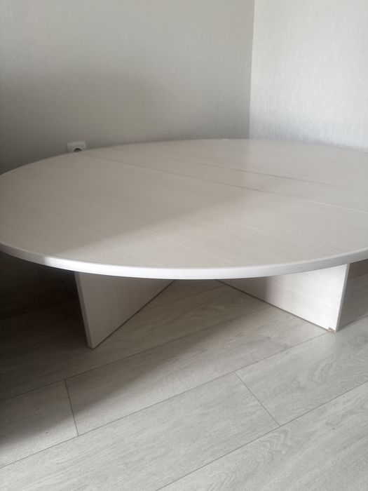 Продам жер стол , район 23 школы , клеенка с ним