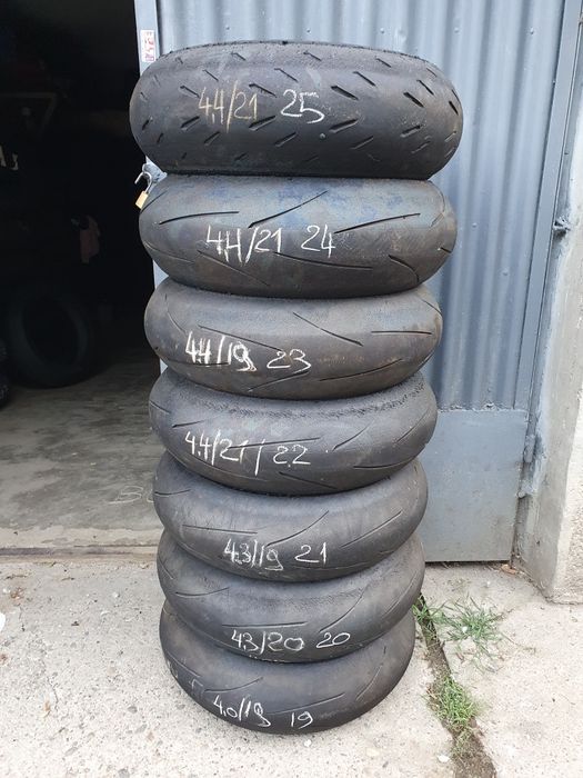 Vand cauciucuri moto Pirelli, Dunlop,Bridgestone, Metzeler,Michelin.