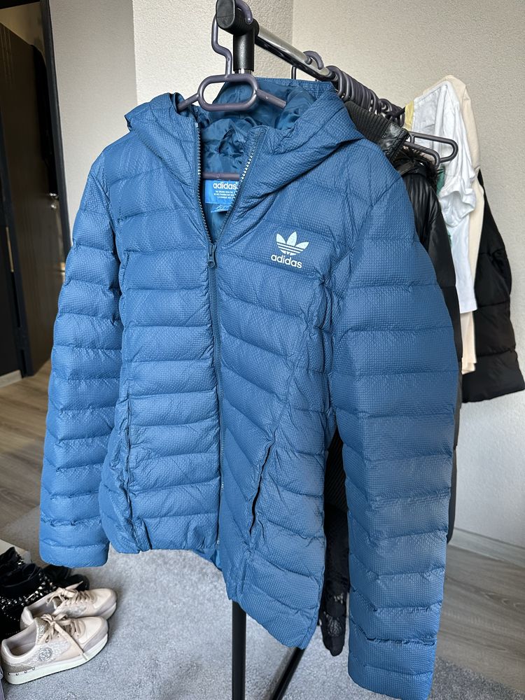 Яке Adidas като ново