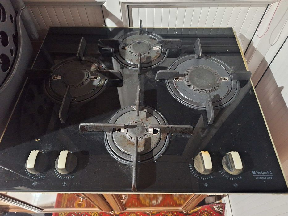 Продам газовую варочную панель Hotpoint Ariston