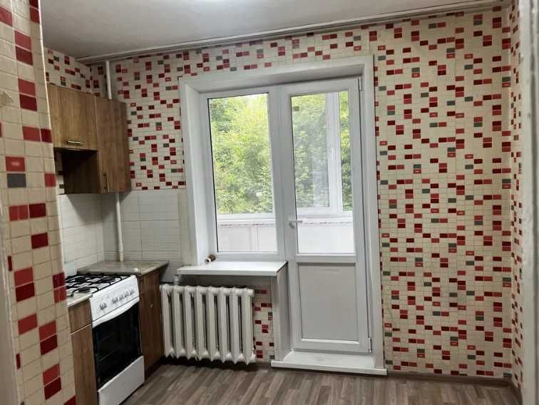 Продам 1 комнатную ленинградку 19 мкрн  р-н Туркестан.