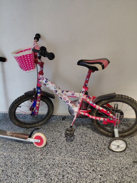 Vând bicicleta pentru fetite