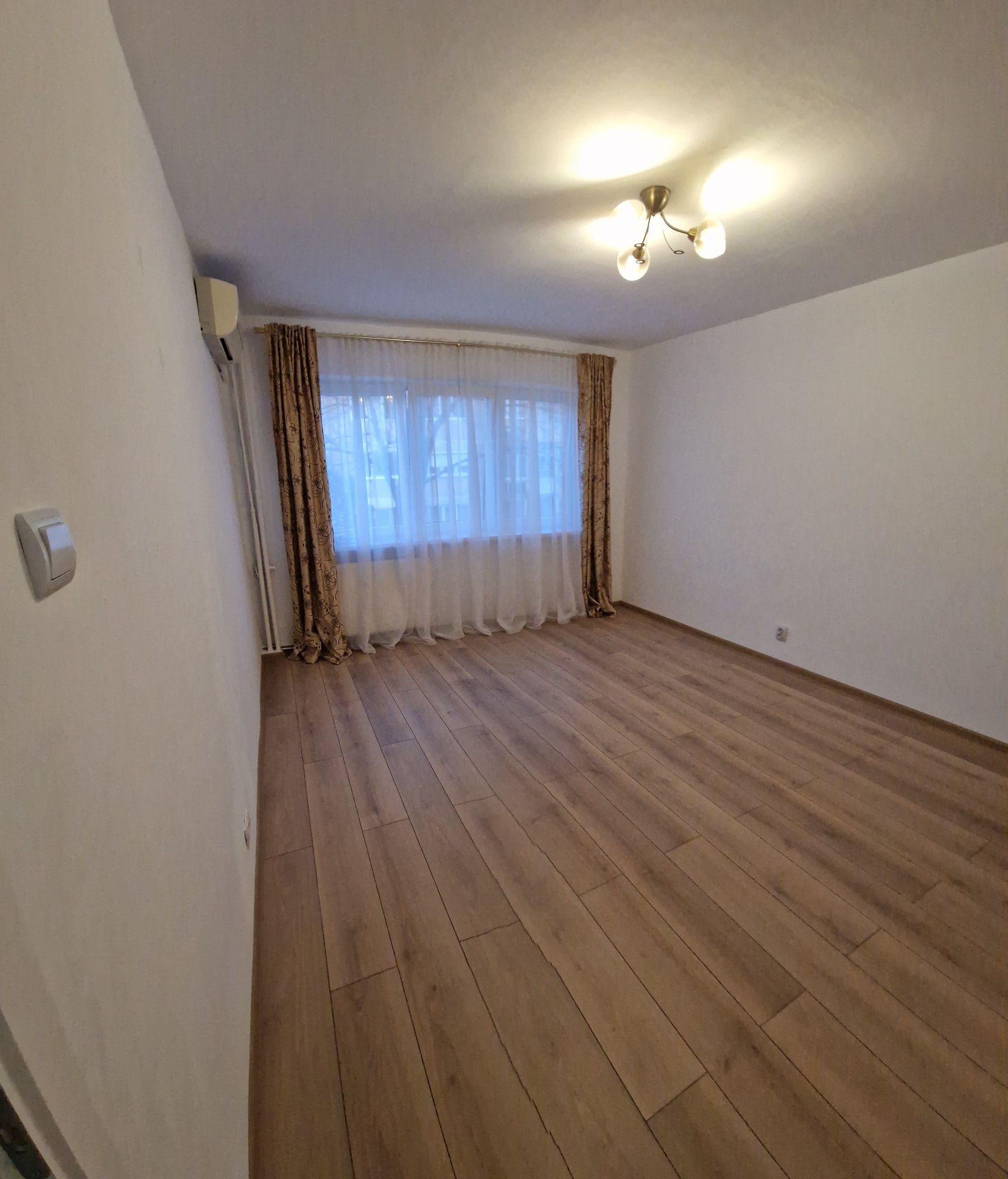 Proprietar vând apartament cu o cameră