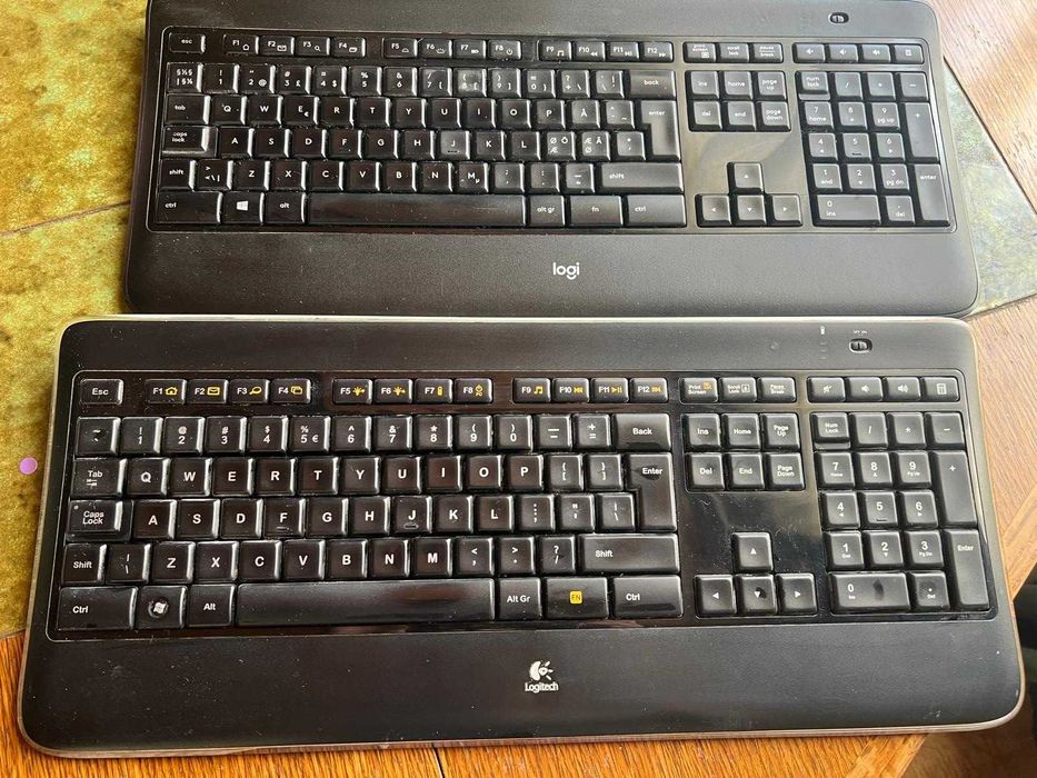 Tastaturi Logitech K800