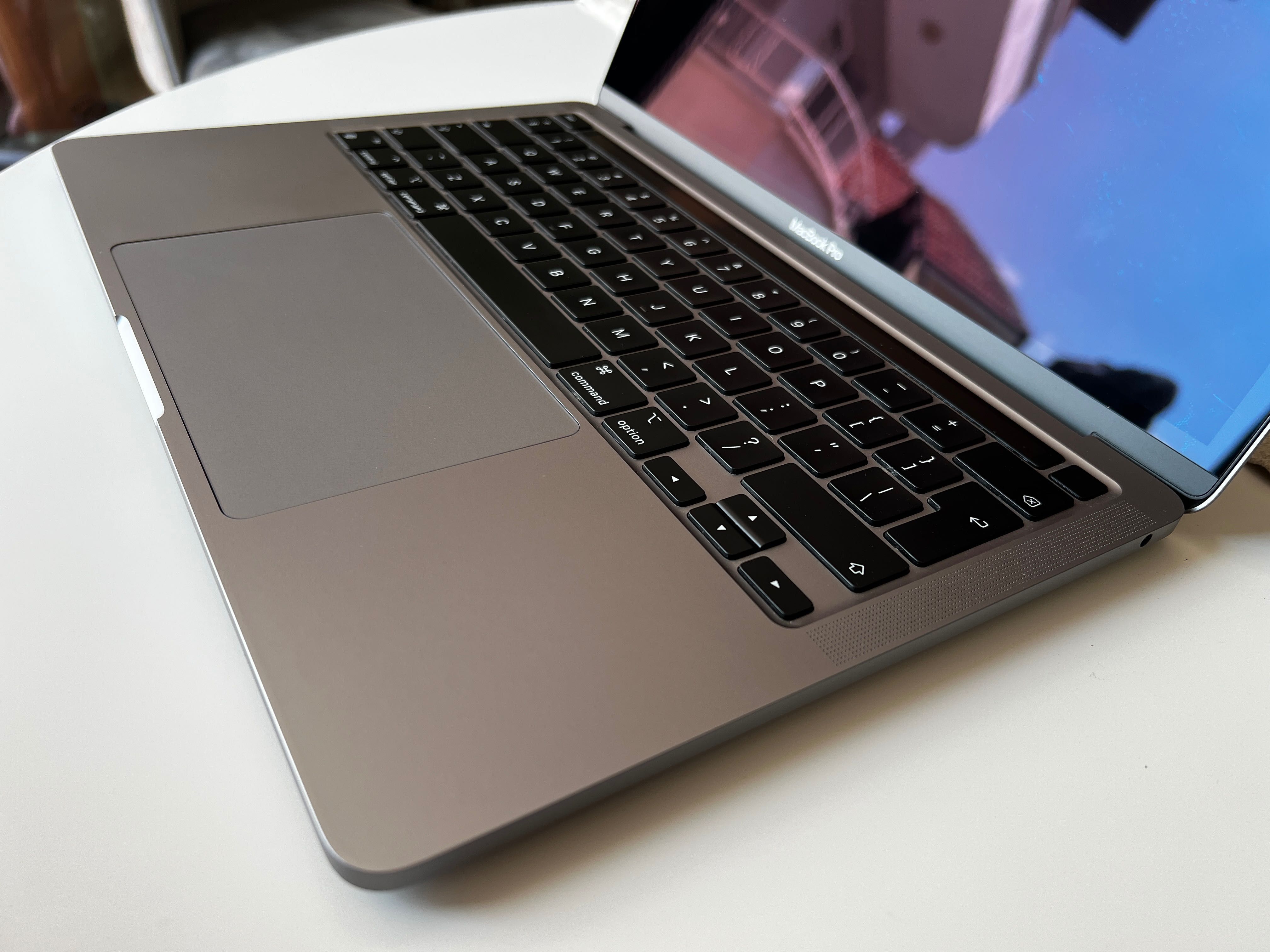 MacBook Pro M1 chip, 8RAM/256SSD, Mid 2020