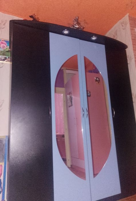 Гардероб с плъзгащи врати