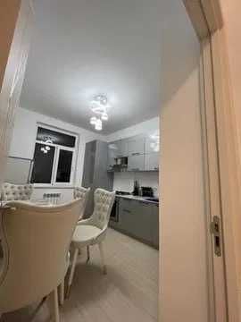 Срочна сдаётся квартира 2 ком/2/9 Рядом у Боткина 208*