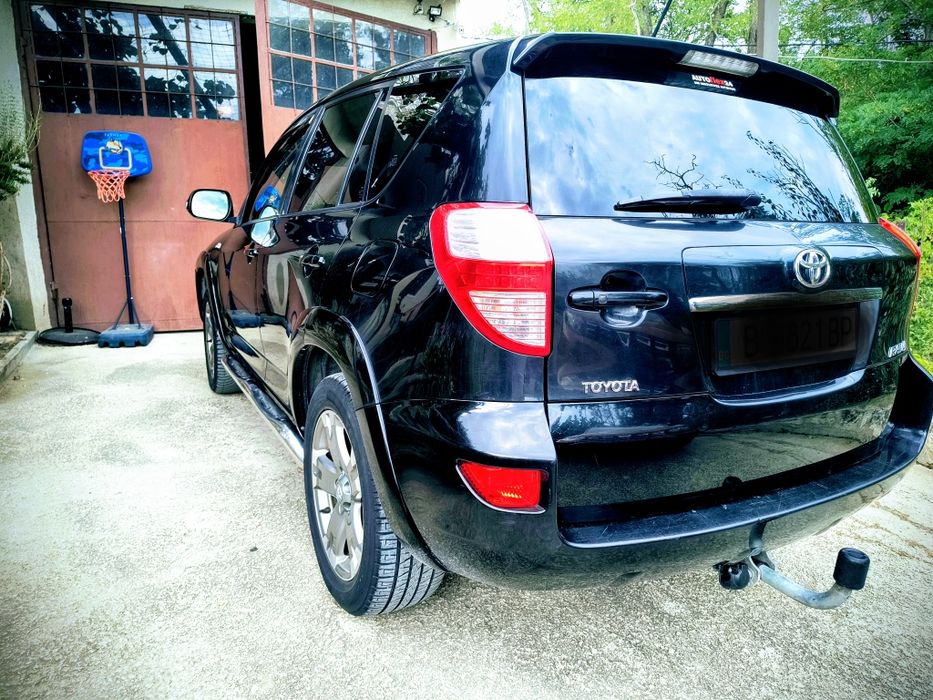 Продавам Toyota Rav 4