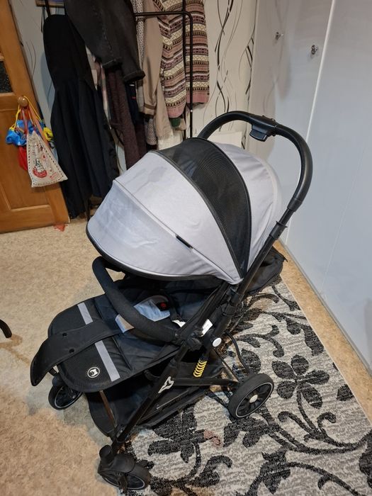 Продам прогулочную коляску