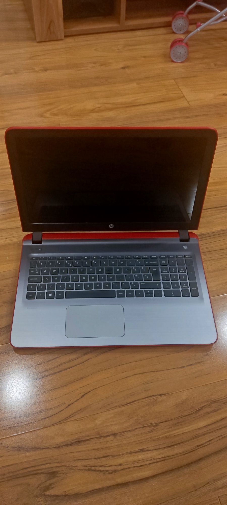 Laptop hp rosu i3