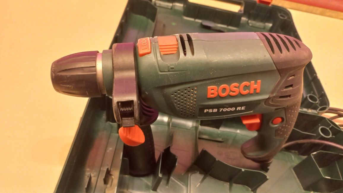 Mașină de găurit cu percuție Bosch PSB 7000 RE, perfect funcțională.