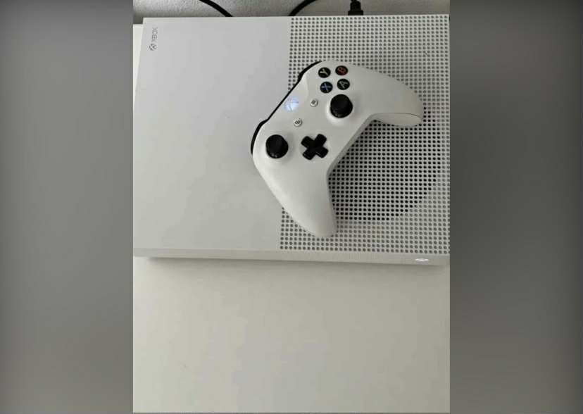 Vând Xbox one s 1tb