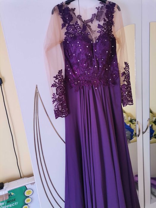 Продавам Рокля носена е няколко часа само