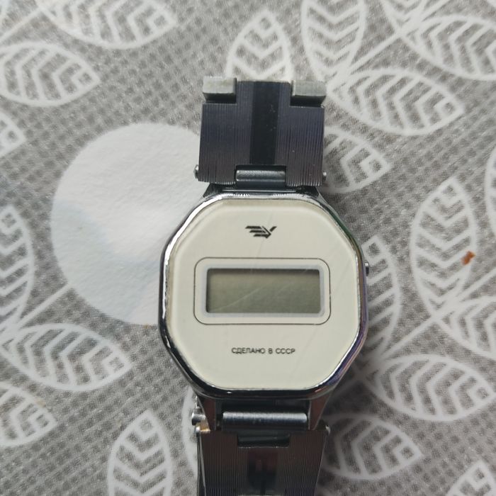 Продам часы разные