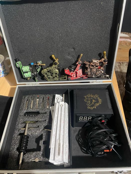 Aparat tatuat model vechi