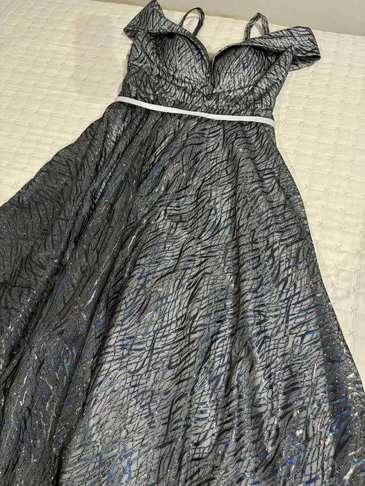 Бутикова рокля -