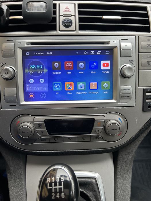 Navigatie dedicata ford kuga